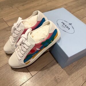 authentic Prada women sneaker. Size 39